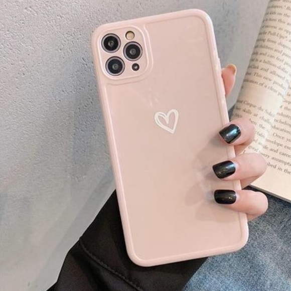 Accessories - Pale pink phone case with heart